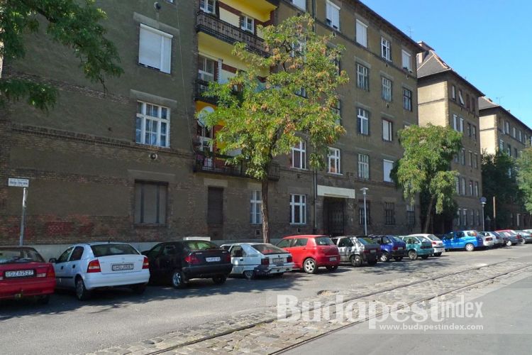 MÁVAG kolóniain 8th district, the housing estate for workers of Machine Factory of the Hungarian Royal Railways, was built in just 16 months in 1908-1909. MAVAG colony