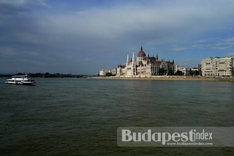 Tourist Boats in Budapest Tourist Boats in Budapest
