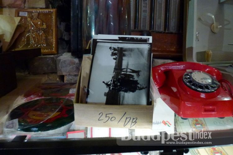 Old black and white photos at less then 1 Euro.