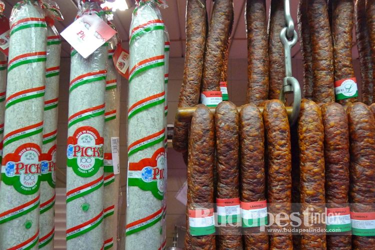 The ground floor of Market Hall is all about food, and here you can get some edible souvenirs, such as salami, goose liver and many paprika-themed foods. Budapest Salami