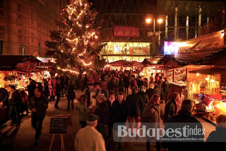 In over 100 wooden pavilions you will find many craft and handmade products, from jewellery to toys to fur hats. Christmas in Budapest