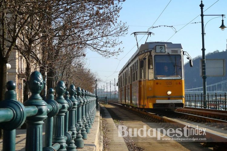 Danube Promenade was among the first streets in Budapest to be paved with asphalt in 1872. In 1900 the tram service started here, and today the famous No 2 tram running along the Danube offers a great opportunity to see the views of Buda at a price of <a href="http://www.budapestindex.com/transport/public-transport">public transport</a> ticket. Danube Promenade