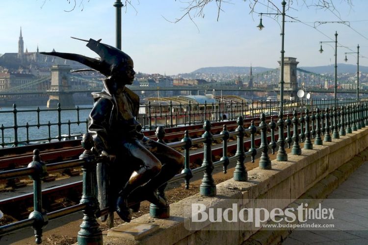 Little Princess (1990), bronze statue sitting on the cast-iron railings restored by the original designs. Danube Promenade
