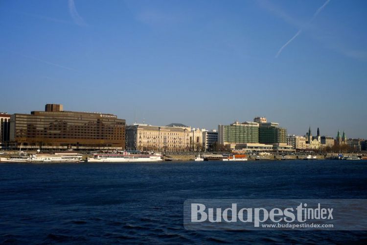 It was a home to several grand hotels and many fine establishments destroyed during WWII, and changed its shape and appearance many times, but has always remained a popular setting for locals and visitors to Budapest. Danube Promenade