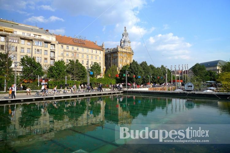 What used to be a noisy and dirty bus station is now a square in the heart of the city. To be fair, it's dirty too and can get quite noisy, but this is where life happens, and where teens enjoy it. Around are plenty of cafes to get a cup of coffee. Erzsébet tér, Budapest