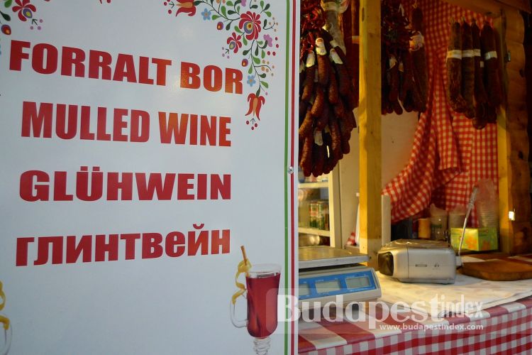 Mulled wine, a seasonal favorite Winter holidays in Budapest