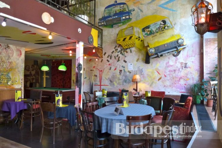 As for the look, it is your typical apartment of the Socialist-era middle class: the lamps, the armchairs, the wallpaper, its all there, and authentic. It tends to get crowded in the evenings, which slows down the service. Szatyor