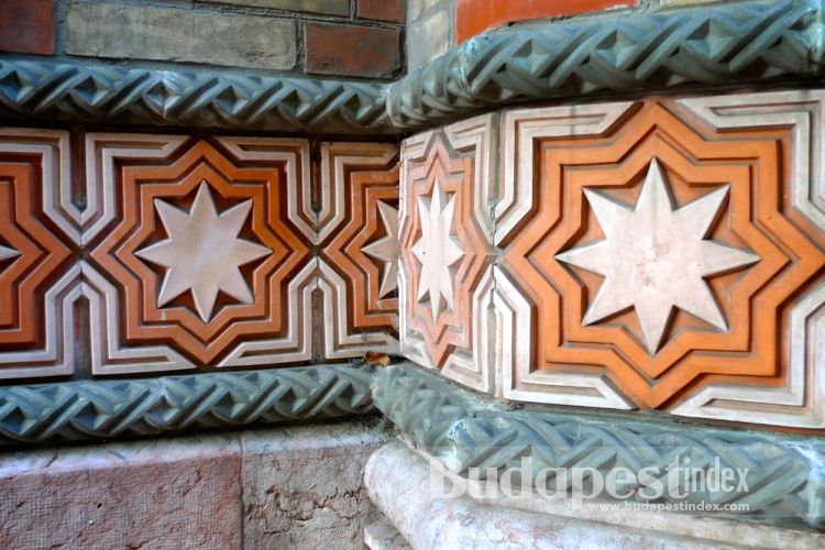 The wall of Dohány Street Synagogue built between 1854 and 1859. It seats 3,000 people. Dohany Street Synagogue