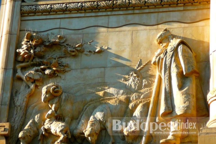It is decorated with very detailed sculptural scenes, including pictures of country’s life and history.