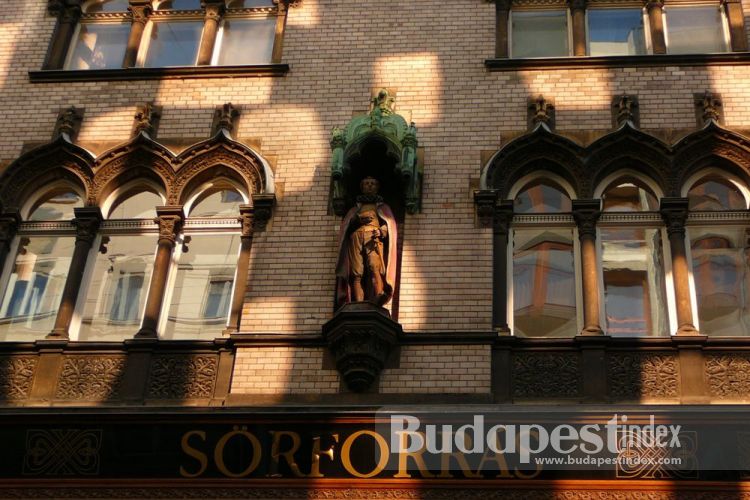 At Váci utca 15 is the house built in 1901. It consists of two levels, shop and residential ones, covered with different materials. Residential floors are covered with white glazed tiles, and lifting your head you see a Gothic sculpture of a knight.