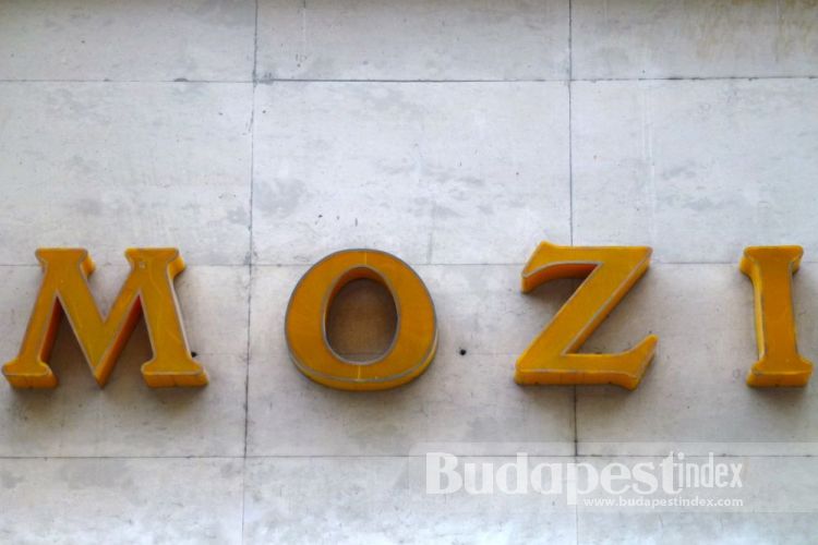 Cinema, mozi in Hungarian